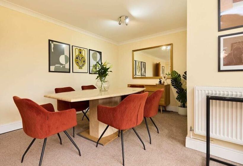 The Enfield Place   Elegant 4bdr House With Garden