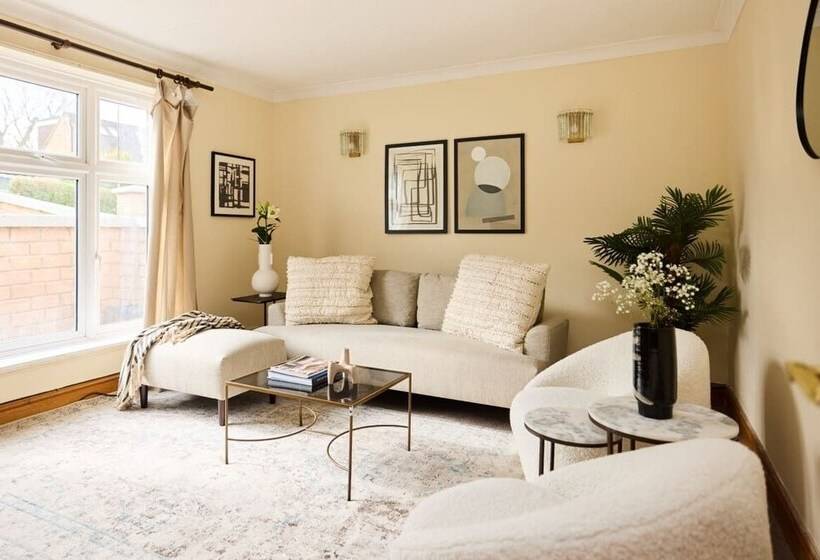 The Enfield Place   Elegant 4bdr House With Garden