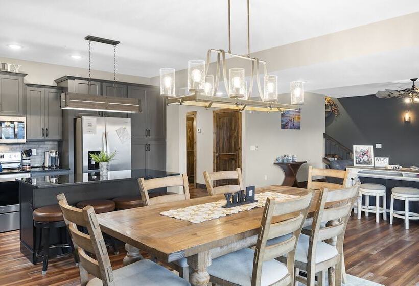 The Rock At Branson Cove 5 Bdr On Table Rock!