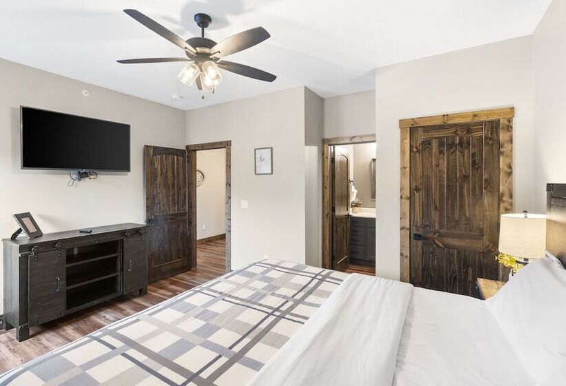 The Rock At Branson Cove 5 Bdr On Table Rock!