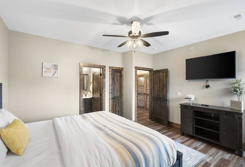 The Rock At Branson Cove 5 Bdr On Table Rock!