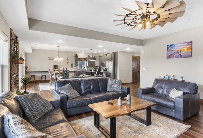 The Rock At Branson Cove 5 Bdr On Table Rock!