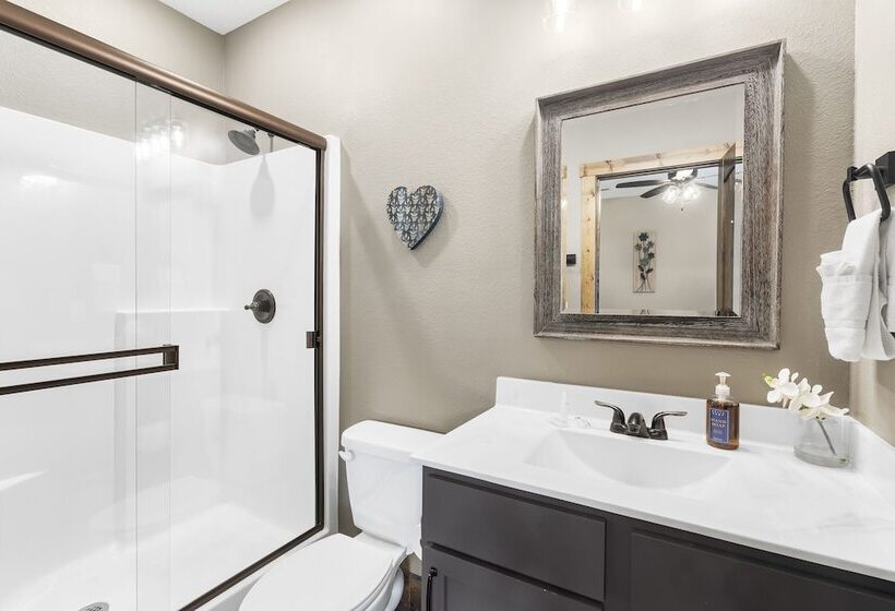 The Rock At Branson Cove 5 Bdr On Table Rock!