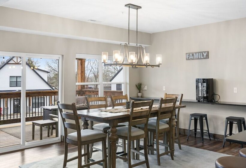 The Rock At Branson Cove 5 Bdr On Table Rock!