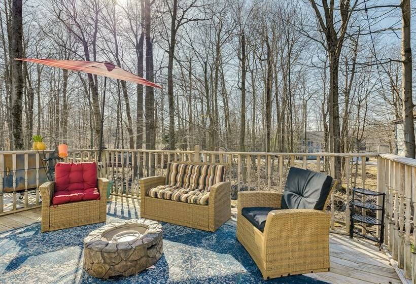 Tobyhanna Home W/ Fire Pit: 1 Mi To Lake Carobeth!