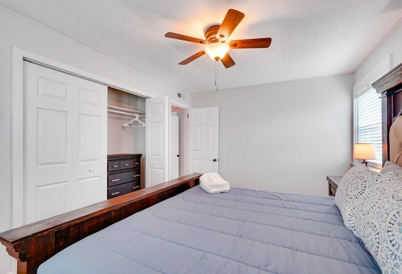 Updated Home: Central Oak Ridge Location