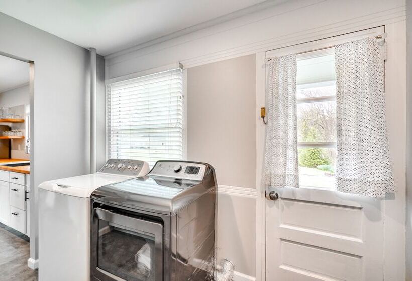 Updated Home: Central Oak Ridge Location