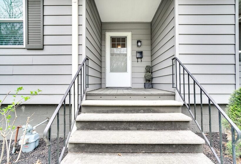 Updated Home: Central Oak Ridge Location