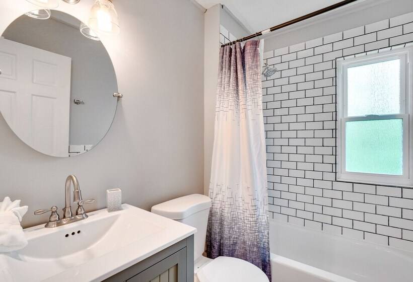 Updated Home: Central Oak Ridge Location