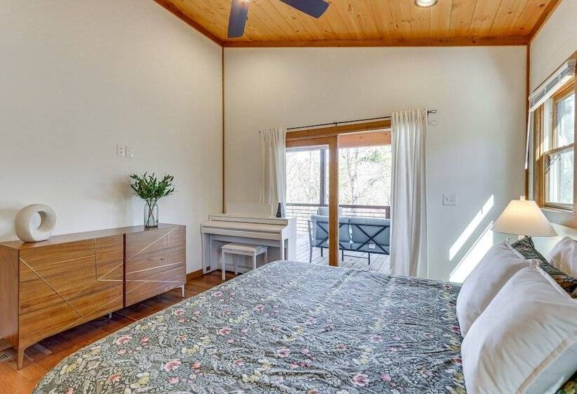 Upscale Ellijay Cottage W/ Private Hot Tub & Grill