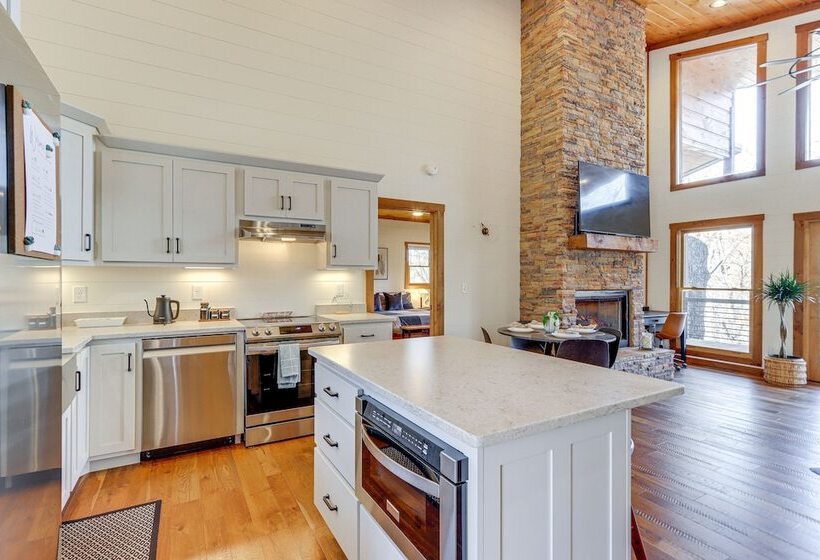 Upscale Ellijay Cottage W/ Private Hot Tub & Grill