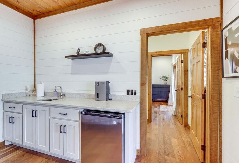 Upscale Ellijay Cottage W/ Private Hot Tub & Grill