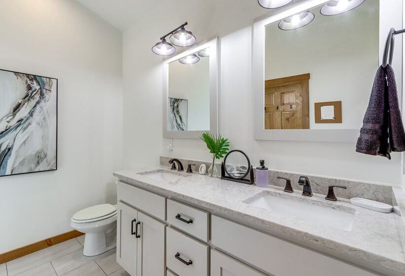 Upscale Ellijay Cottage W/ Private Hot Tub & Grill