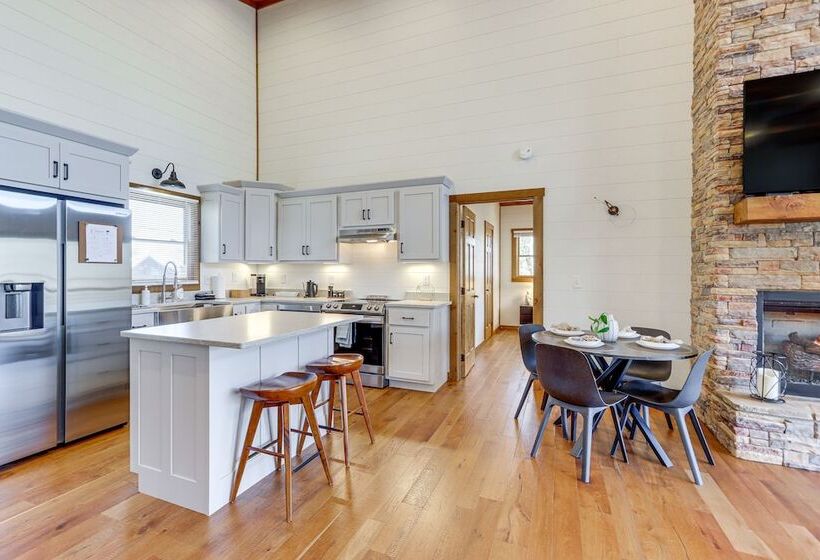 Upscale Ellijay Cottage W/ Private Hot Tub & Grill