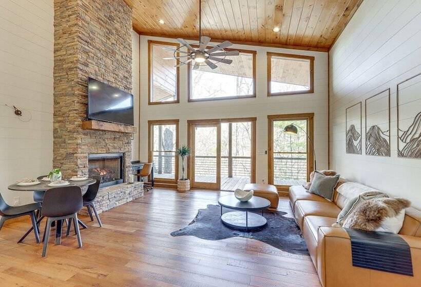 Upscale Ellijay Cottage W/ Private Hot Tub & Grill