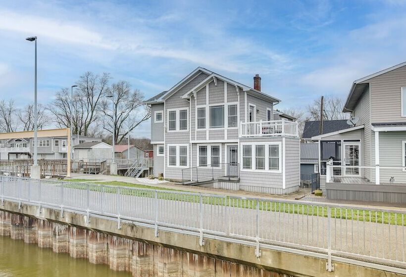 Waterfront Buckeye Lake House: Deck + Views!