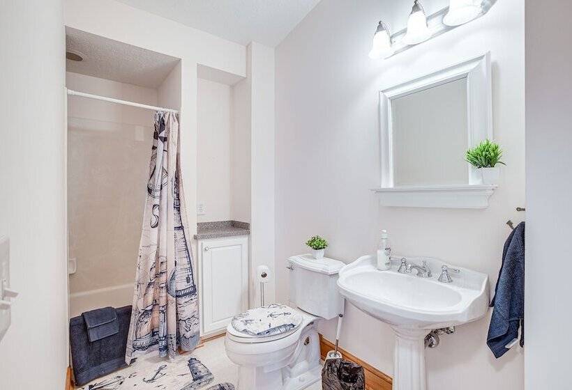 Waterfront Buckeye Lake House: Deck + Views!