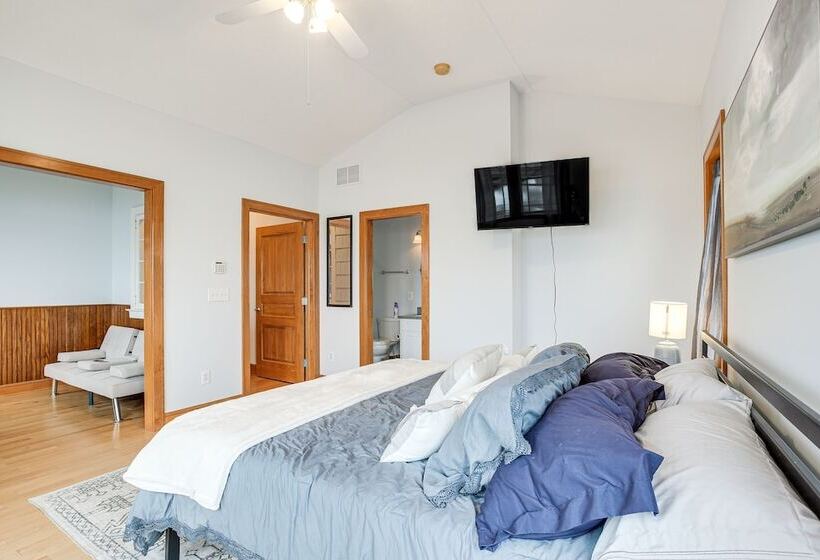 Waterfront Buckeye Lake House: Deck + Views!