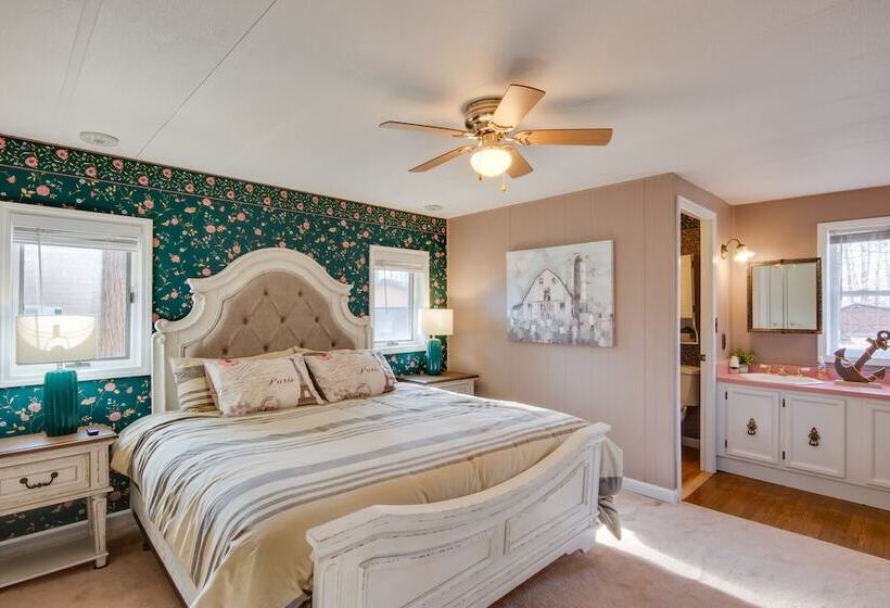 Waterfront Cottage Dock & Chautauqua Lake Access