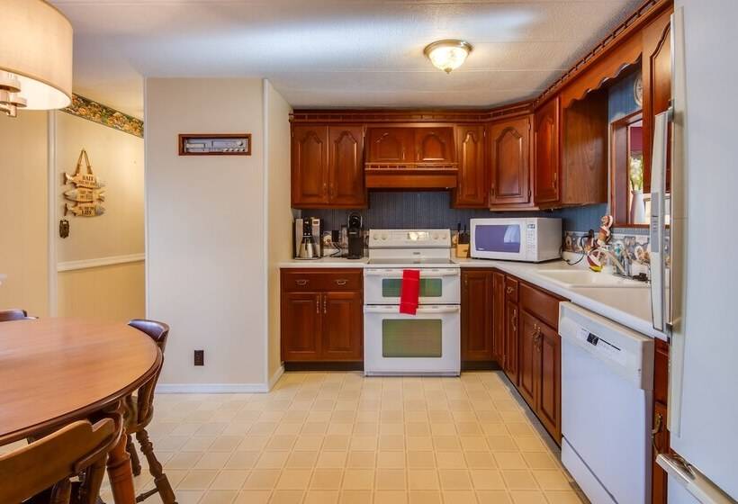 Waterfront Cottage Dock & Chautauqua Lake Access