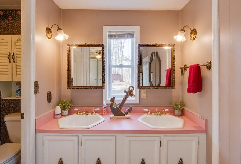 Waterfront Cottage Dock & Chautauqua Lake Access