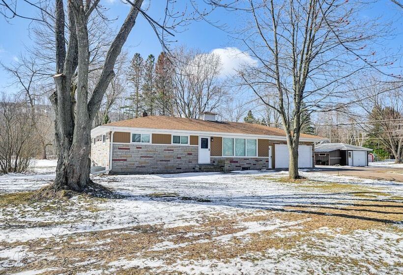 Wausau Home W/ Yard: 1 Mi To Granite Peak Ski Area