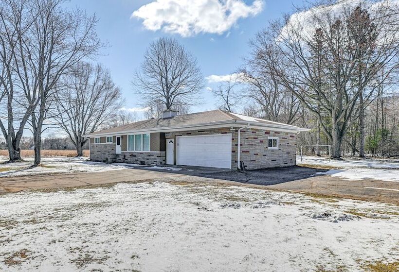 Wausau Home W/ Yard: 1 Mi To Granite Peak Ski Area