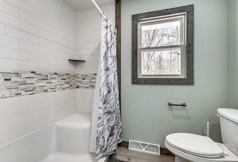 Wausau Home W/ Yard: 1 Mi To Granite Peak Ski Area