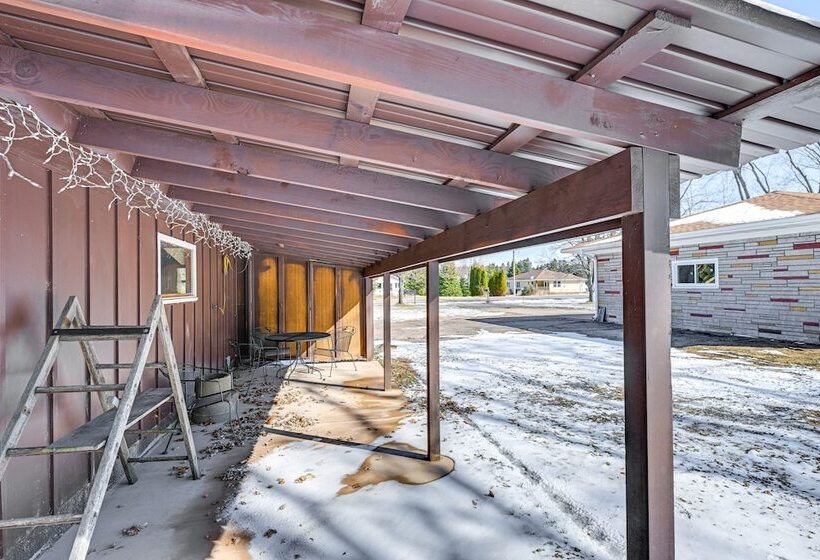 Wausau Home W/ Yard: 1 Mi To Granite Peak Ski Area