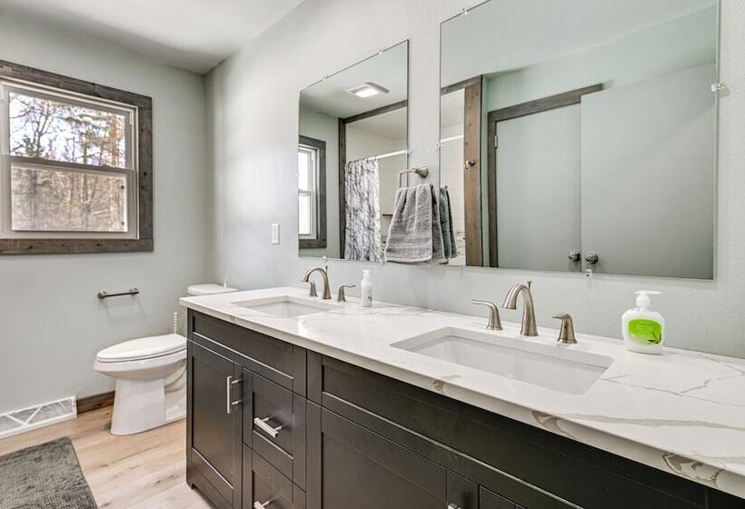 Wausau Home W/ Yard: 1 Mi To Granite Peak Ski Area