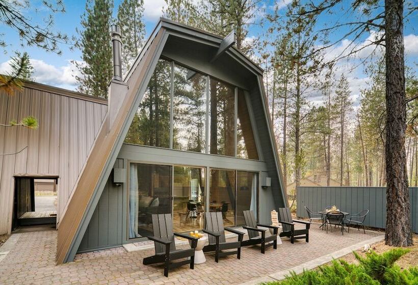 Alder By Avantstay Moody Retreat: Patio, Hot Tub In Sunriver!