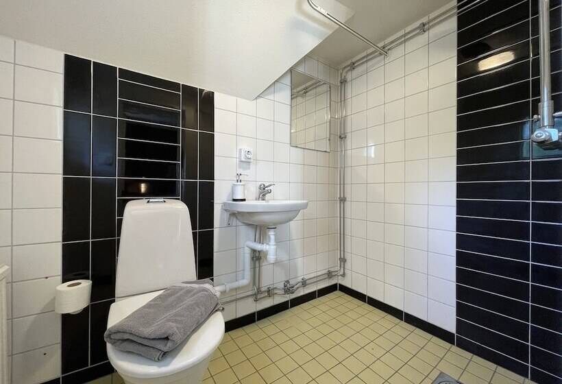 Alingsã¥s Vandrarhem   Villa Plantaget   Hostel