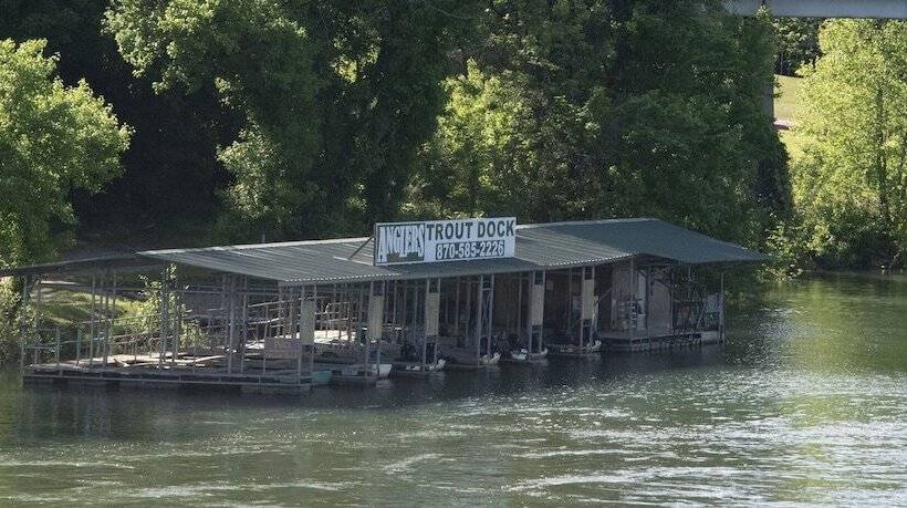 Anglers Riverfront Motel