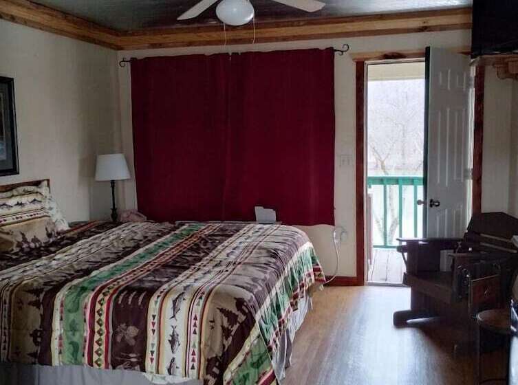 Anglers Riverfront Motel