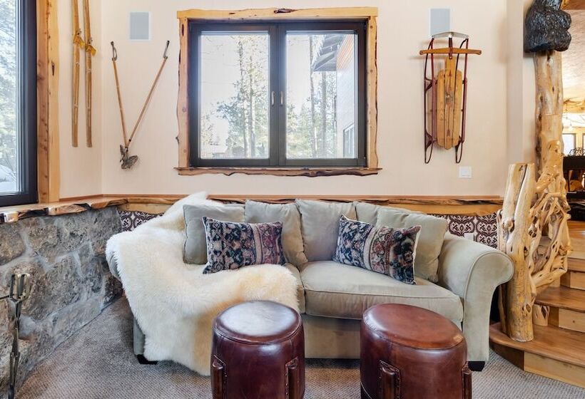 Base Camp By Avantstay Magical Cabin W/ Sauna, Hot Tub & Close To Snow & Golf