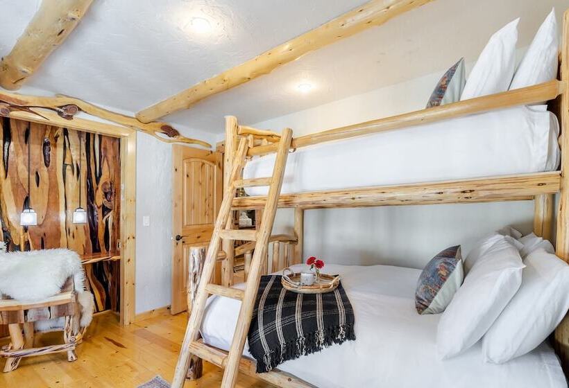 Base Camp By Avantstay Magical Cabin W/ Sauna, Hot Tub & Close To Snow & Golf