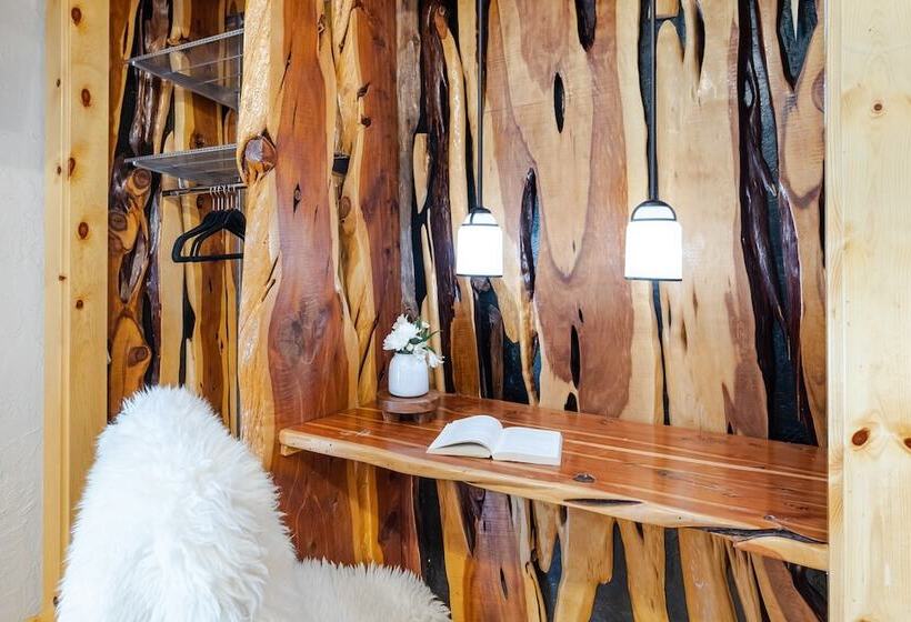 Base Camp By Avantstay Magical Cabin W/ Sauna, Hot Tub & Close To Snow & Golf