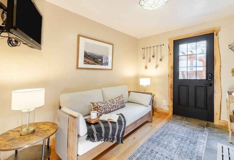 Base Camp By Avantstay Magical Cabin W/ Sauna, Hot Tub & Close To Snow & Golf