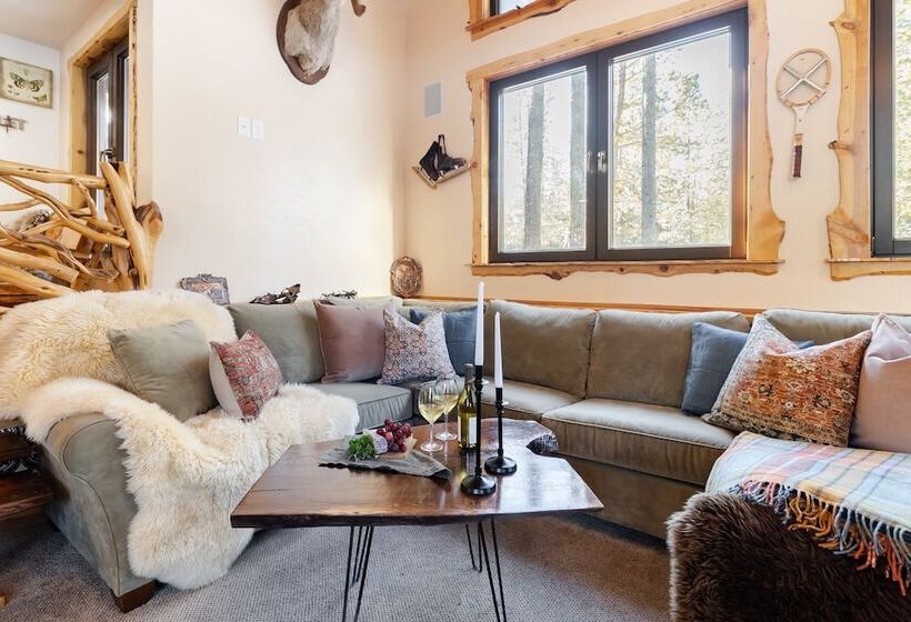 Base Camp By Avantstay Magical Cabin W/ Sauna, Hot Tub & Close To Snow & Golf