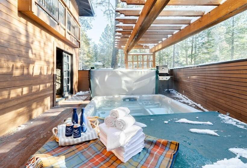 Base Camp By Avantstay Magical Cabin W/ Sauna, Hot Tub & Close To Snow & Golf
