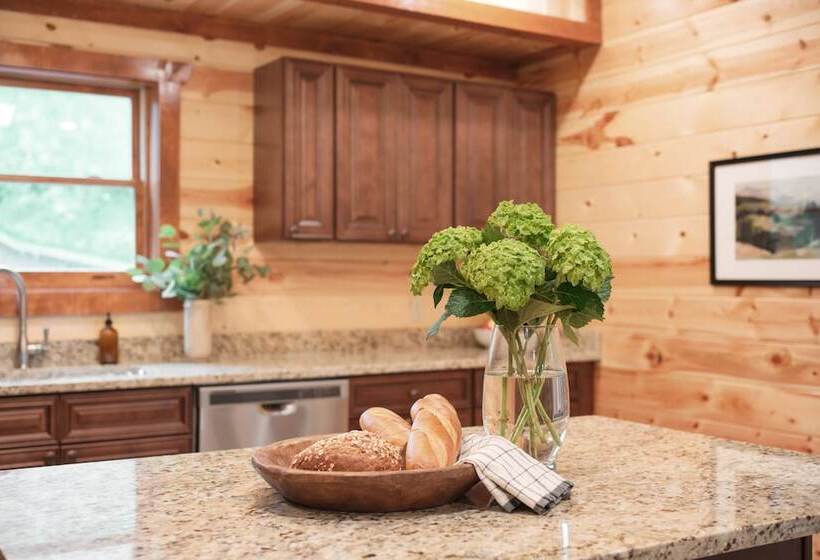 Bluestem By Avantstay Incredible Views W/ Large Balcony & Indoor Pool!