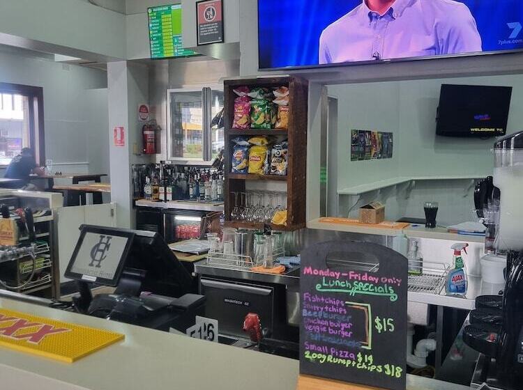 Commercial Hotel Young