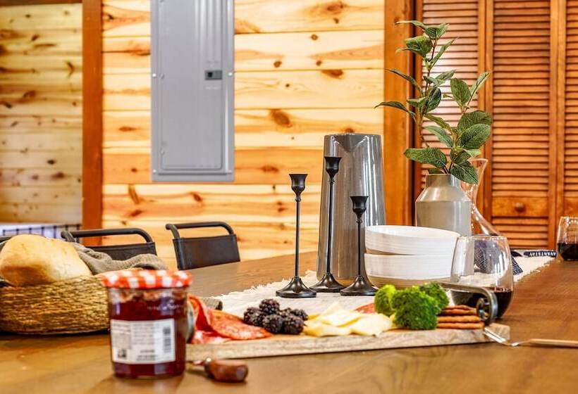 Daybreak By Avantstay Sleeps 18 Cabin + Pool/spa