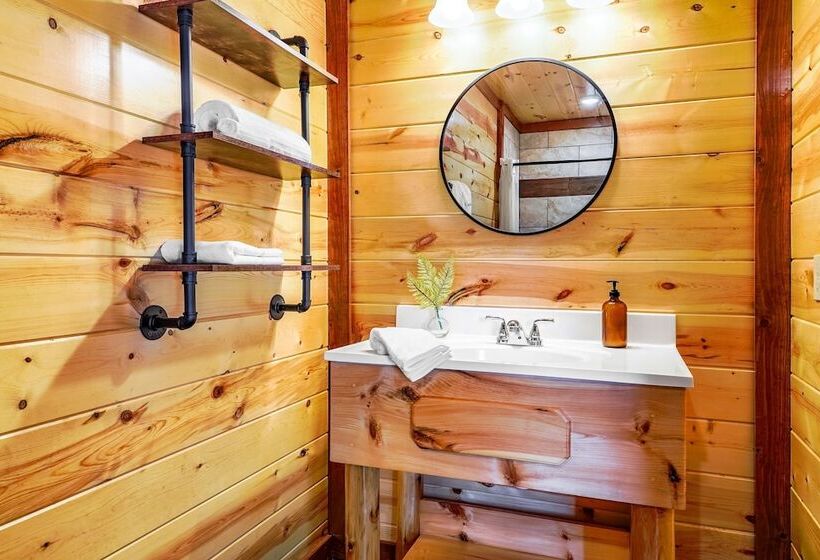 Daybreak By Avantstay Sleeps 18 Cabin + Pool/spa