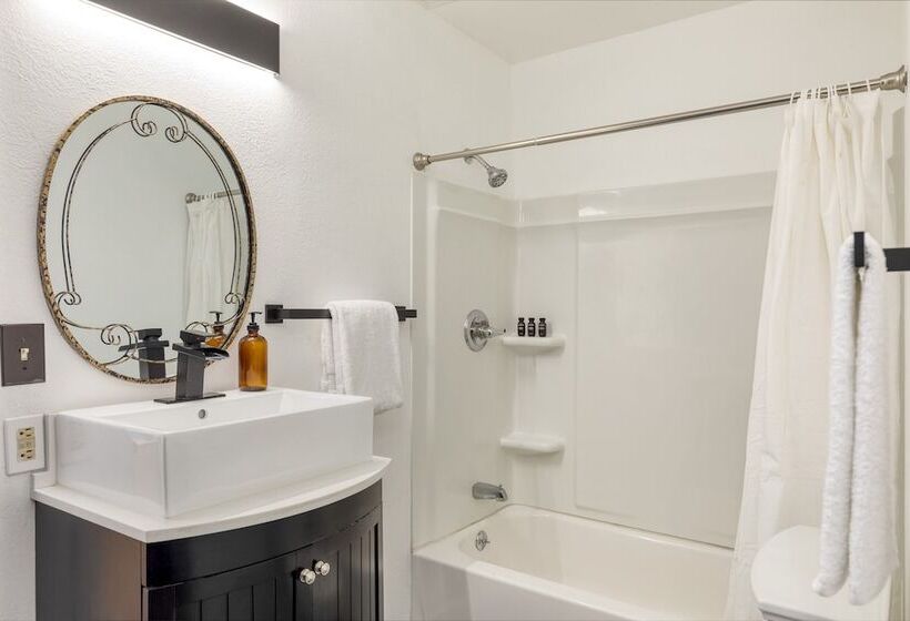 Enchanted Forest By Avantstay Indoor Hot Tub!