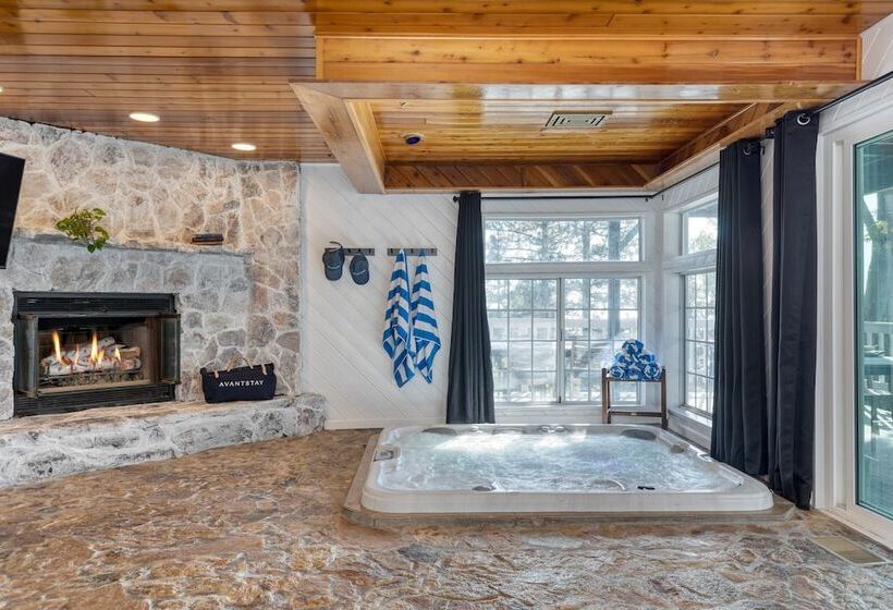 Enchanted Forest By Avantstay Indoor Hot Tub!