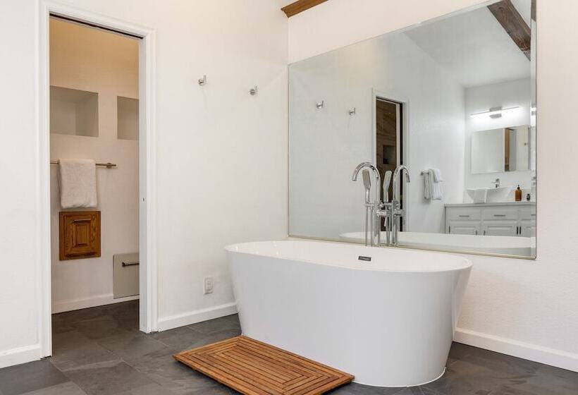 Enchanted Forest By Avantstay Indoor Hot Tub!