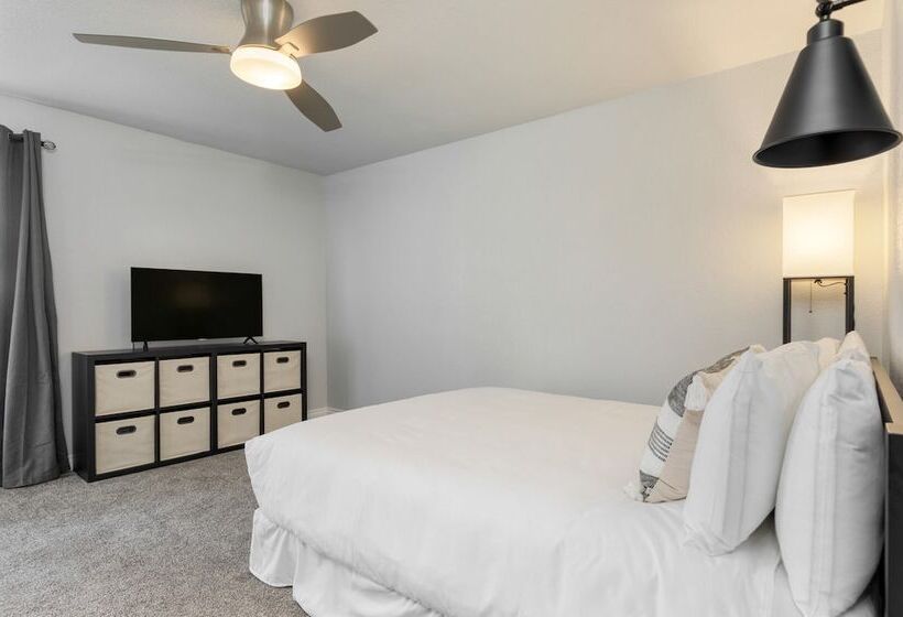 Enchanted Forest By Avantstay Indoor Hot Tub!