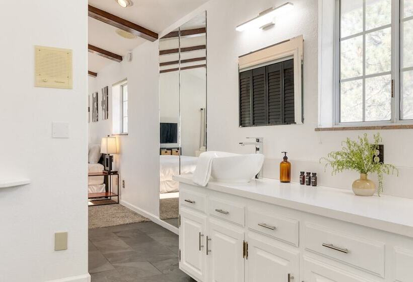 Enchanted Forest By Avantstay Indoor Hot Tub!