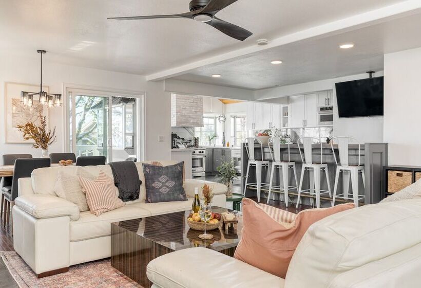 Enchanted Forest By Avantstay Indoor Hot Tub!